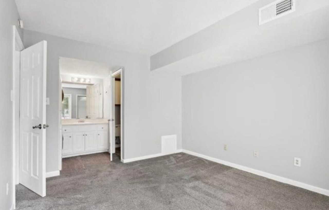 103 Hampton Club Dr #4 - Photo 3 of 6