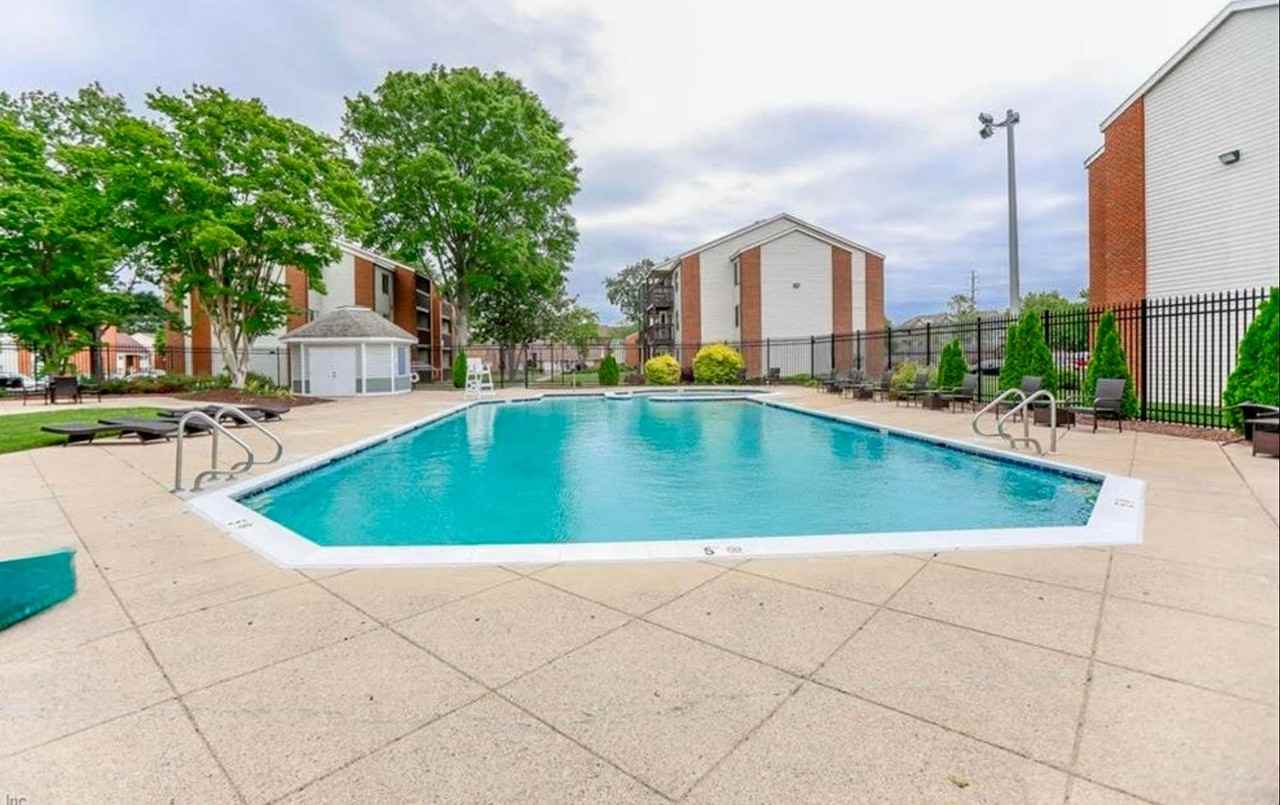 103 Hampton Club Dr #4 - Photo 5 of 6