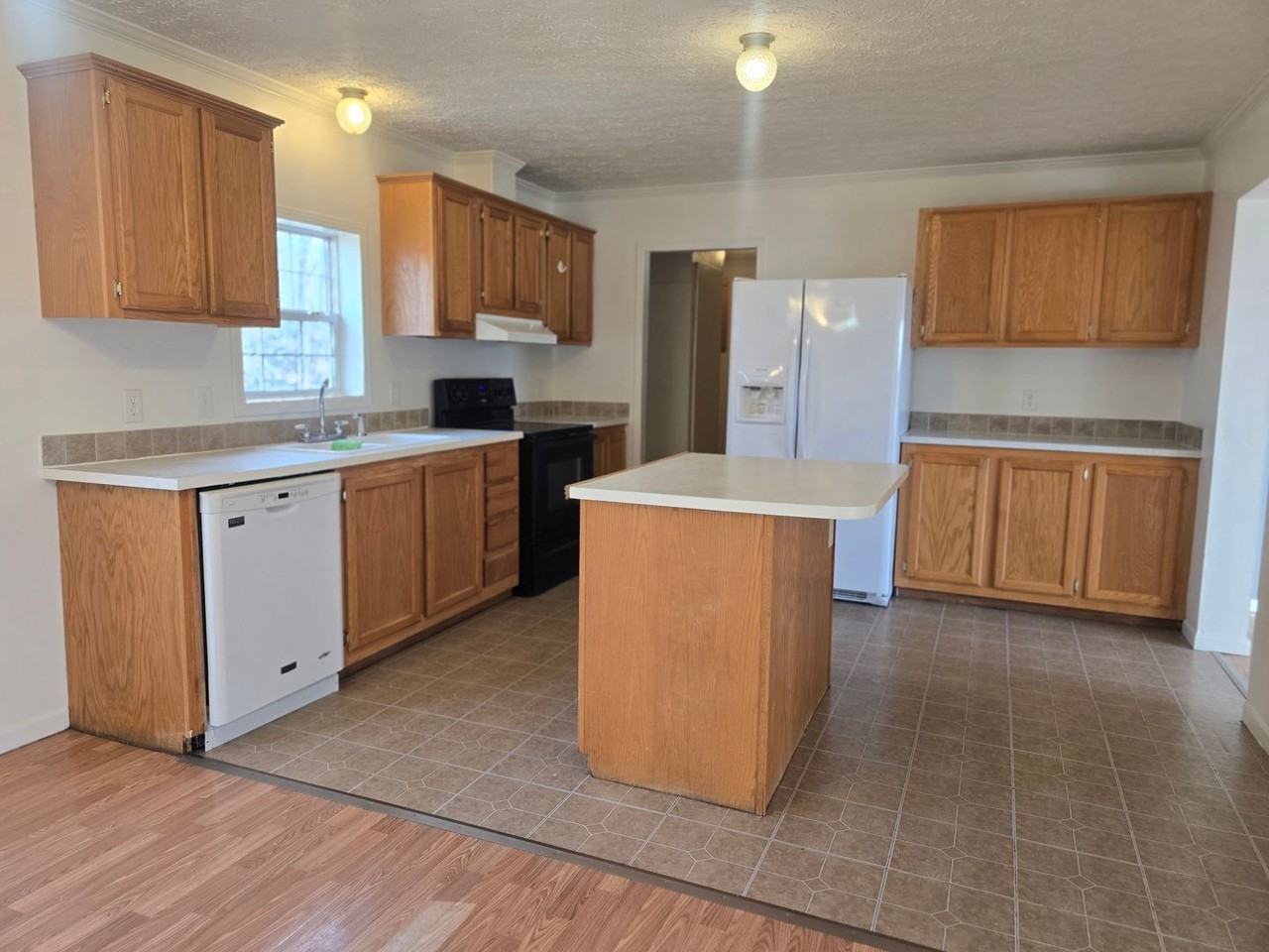 18237 Loyalty Ln - Photo 3 of 30