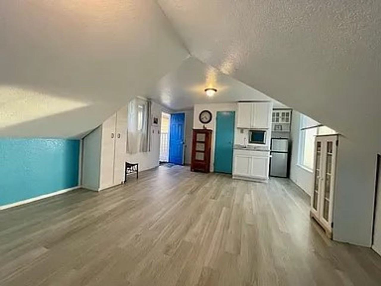 1410 Bay Ave - Photo 5 of 9