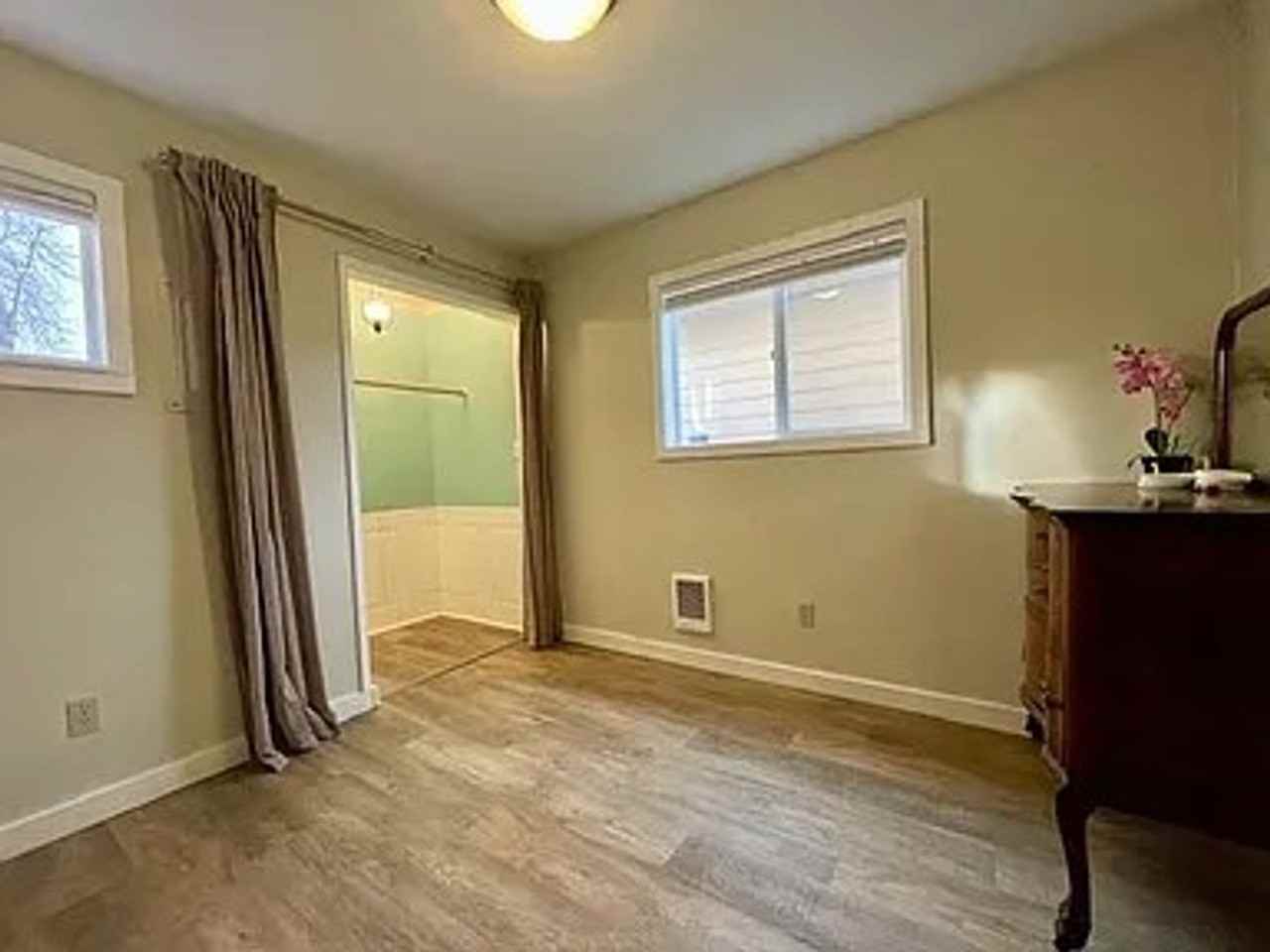 1410 Bay Ave - Photo 7 of 9