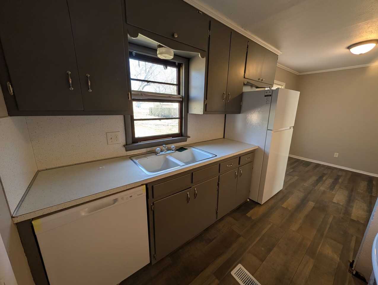 55 Bryan St - Photo 4 of 11