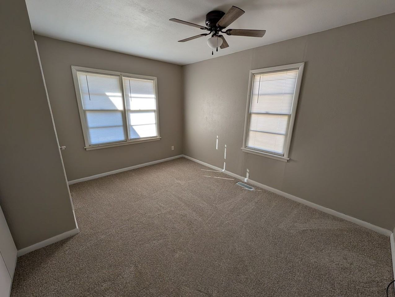 55 Bryan St - Photo 6 of 11