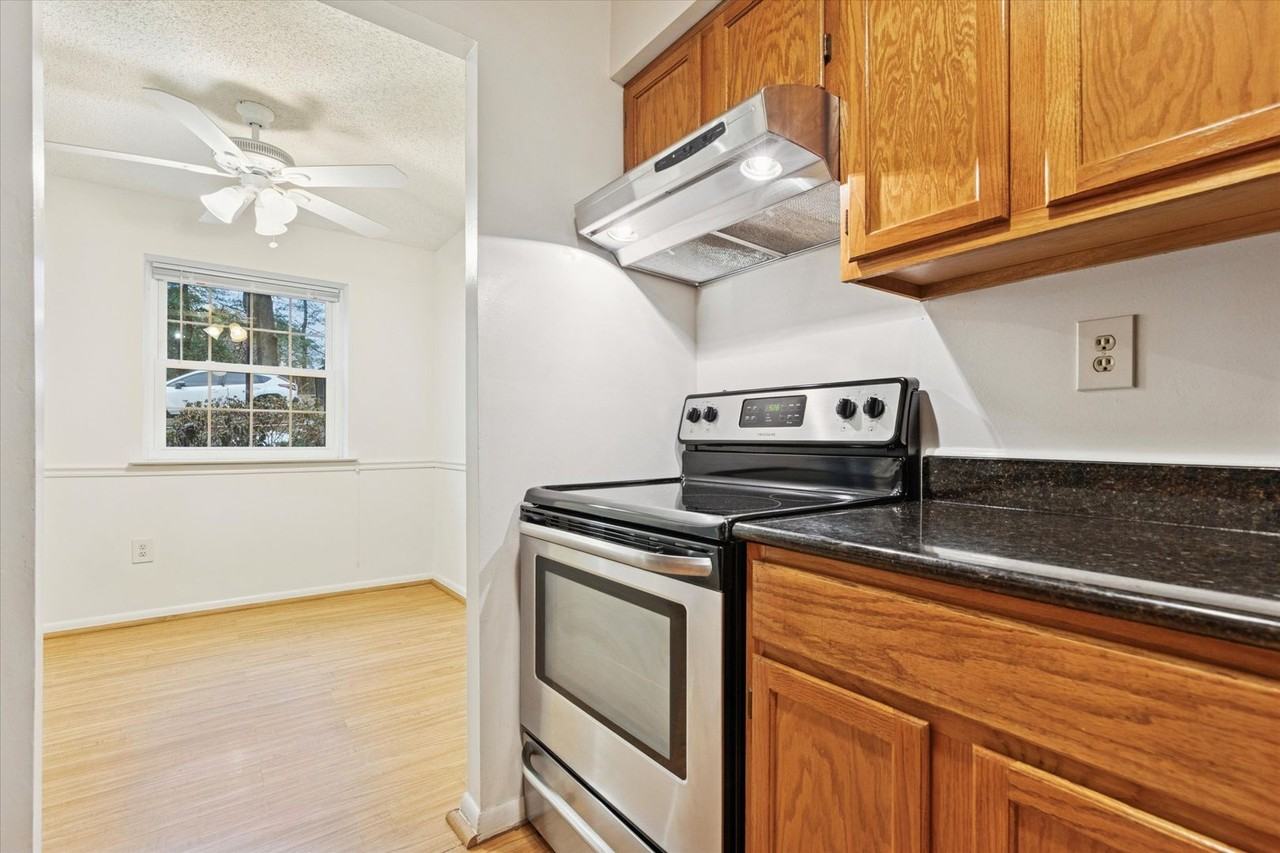 3003 Valley Dr - Photo 3 of 16