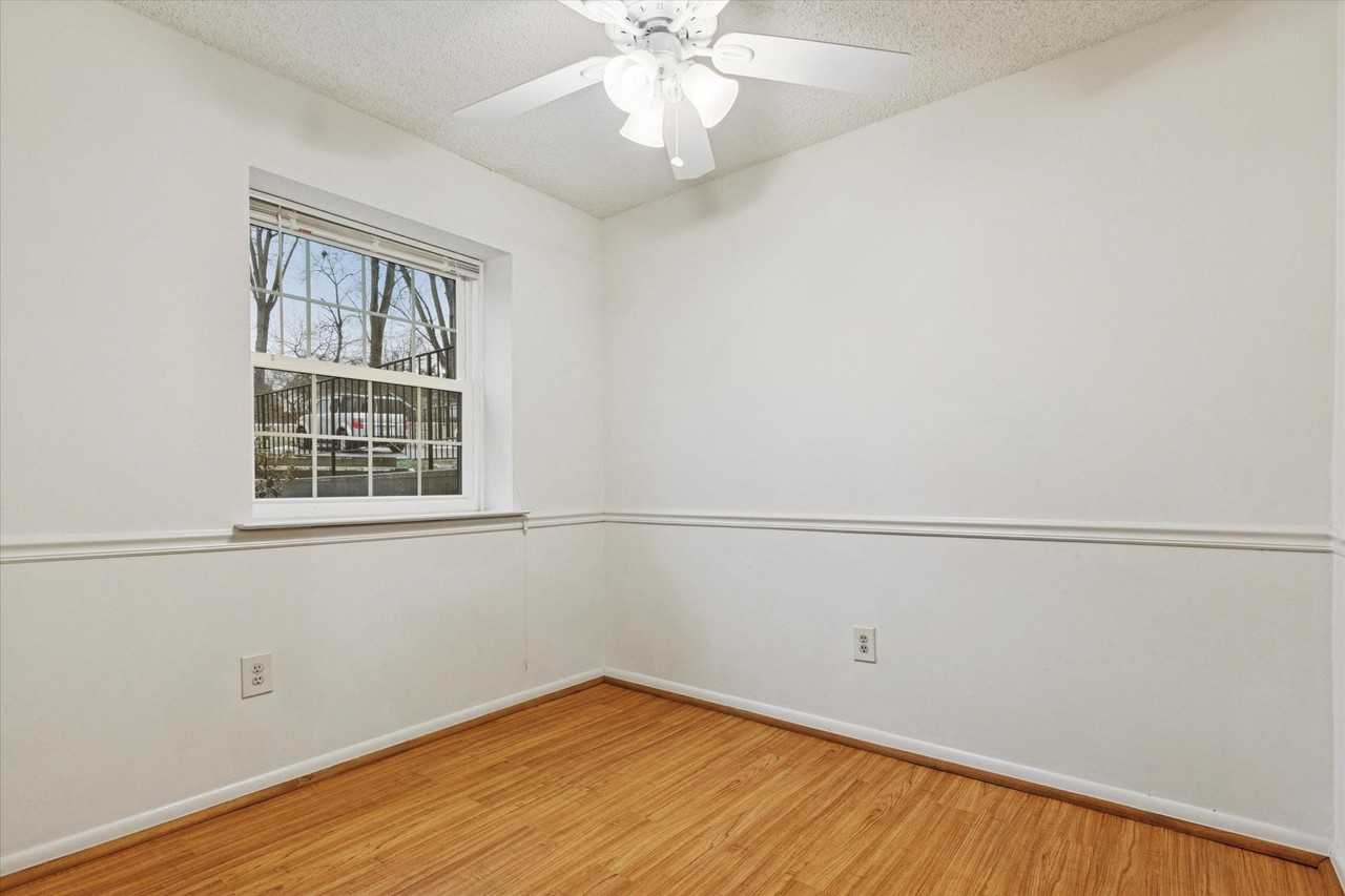 3003 Valley Dr - Photo 4 of 16