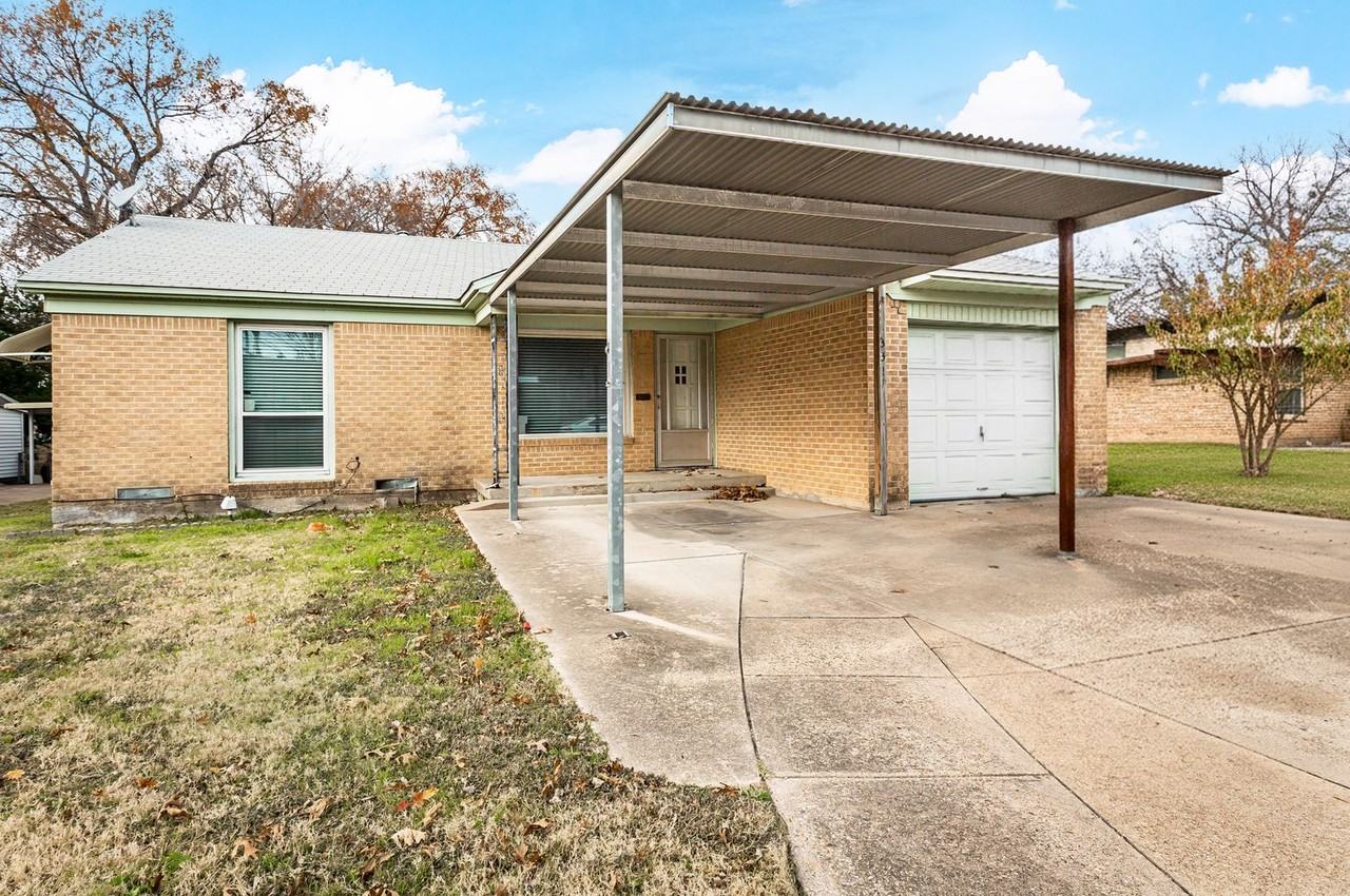 3311 Tooms St - Photo 3 of 38