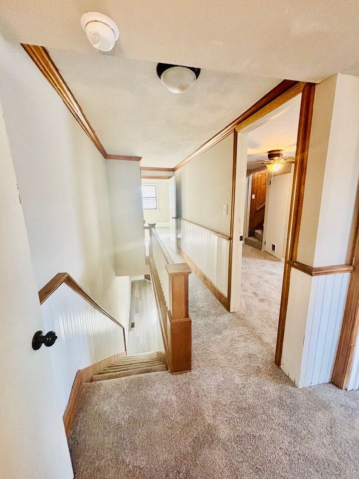 243 Hall St - Photo 5 of 31