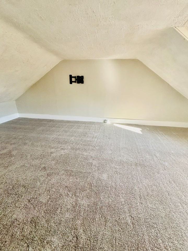 243 Hall St - Photo 7 of 31