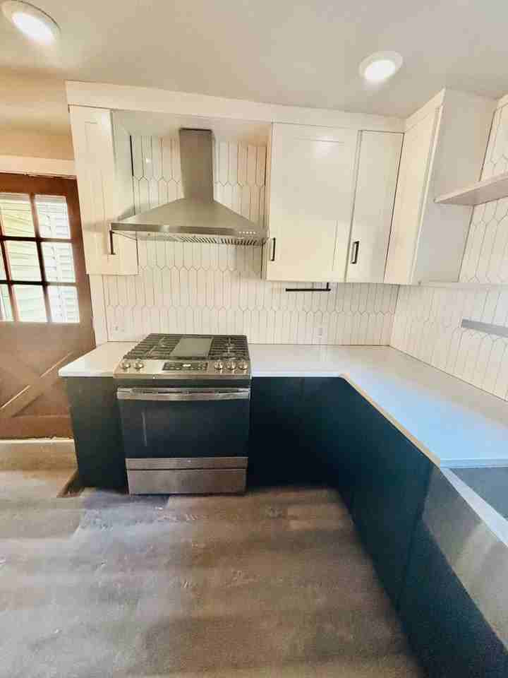 243 Hall St - Photo 2 of 22