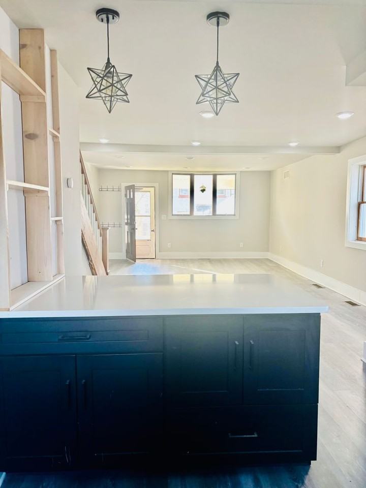 243 Hall St - Photo 3 of 22