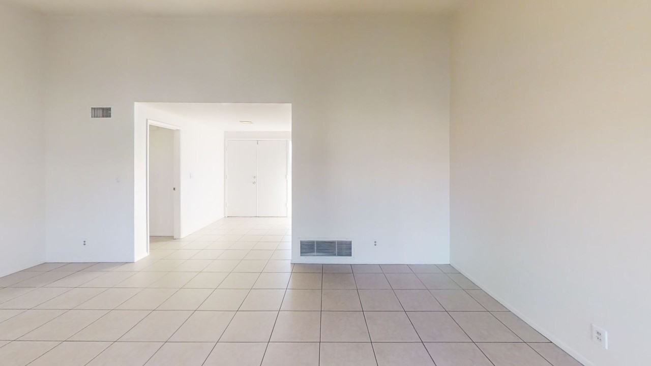 581 S Prospect St - Photo 3 of 17