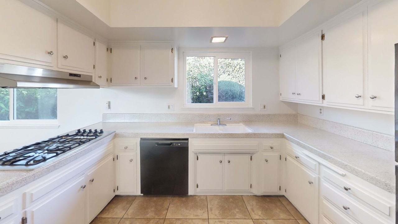 581 S Prospect St - Photo 6 of 17