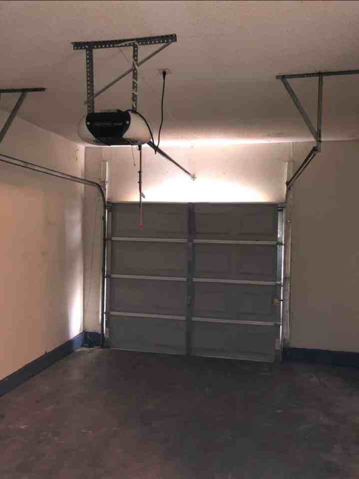 2207 Nw Williams Ave - Photo 2 of 3