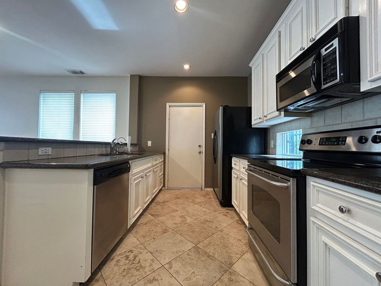 2030 Bailey St - Photo 3 of 18