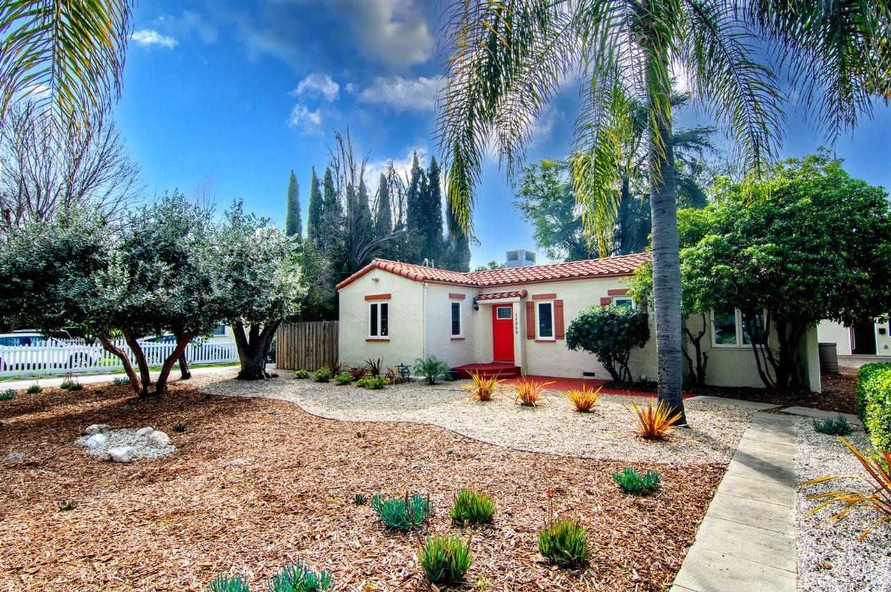 15946 Hart St - Photo 3 of 50