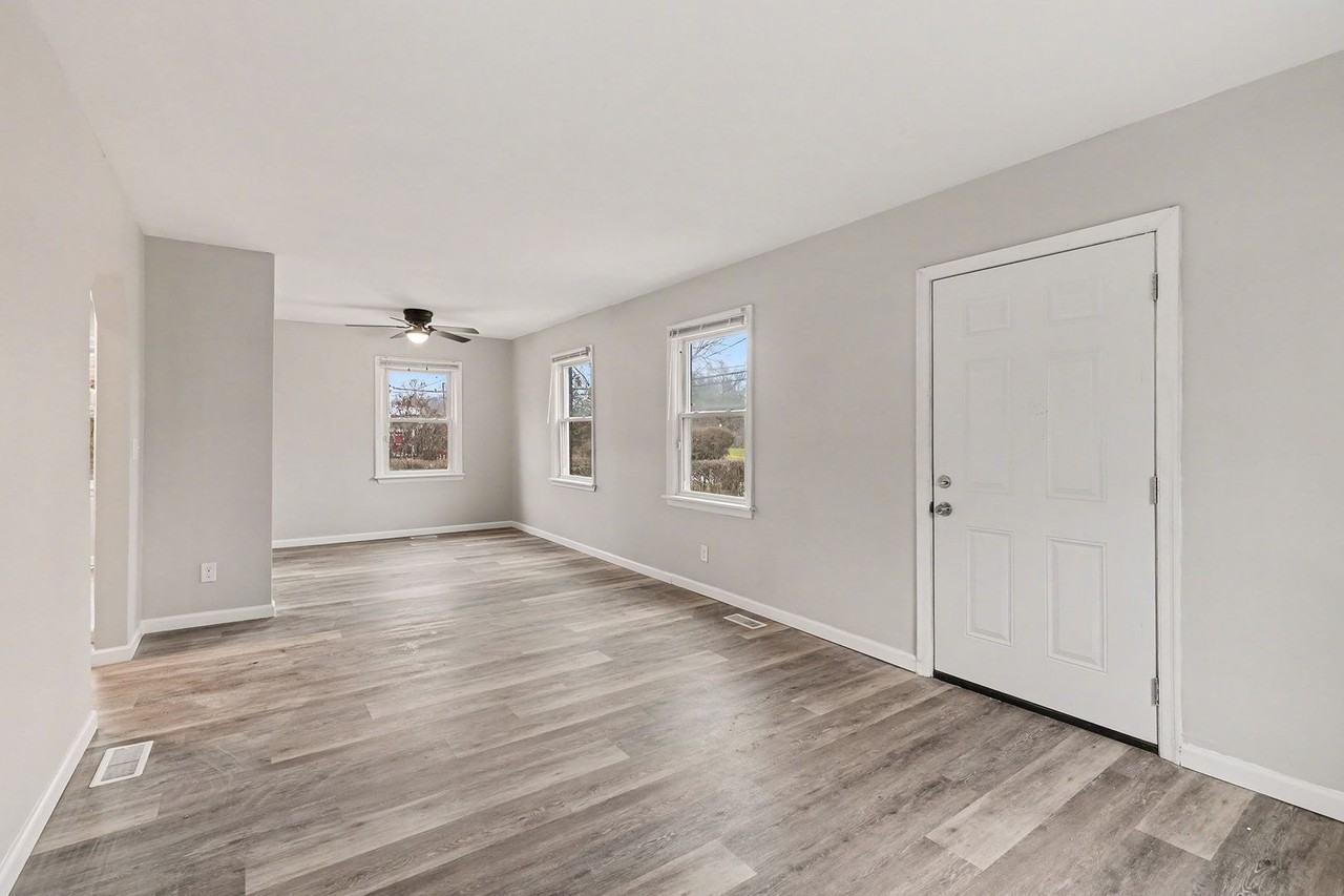 789 Matthews Dr - Photo 5 of 23