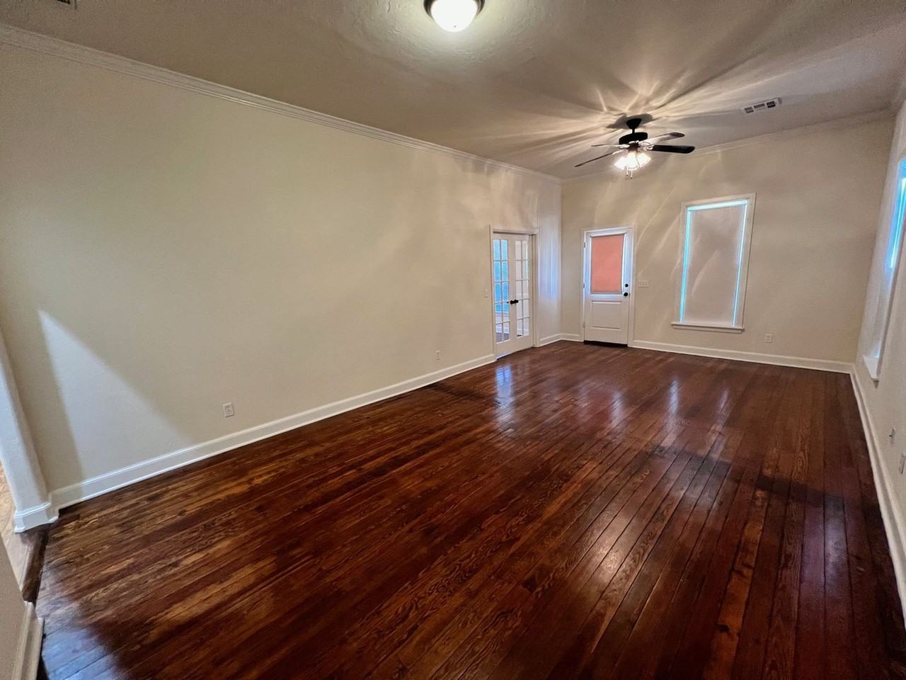 311 N Bickford Ave - Photo 4 of 14