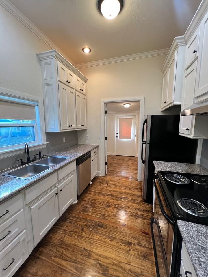 311 N Bickford Ave - Photo 6 of 14