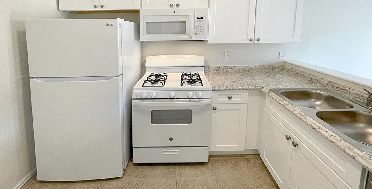 275 Chisholm Way - Photo 4 of 20