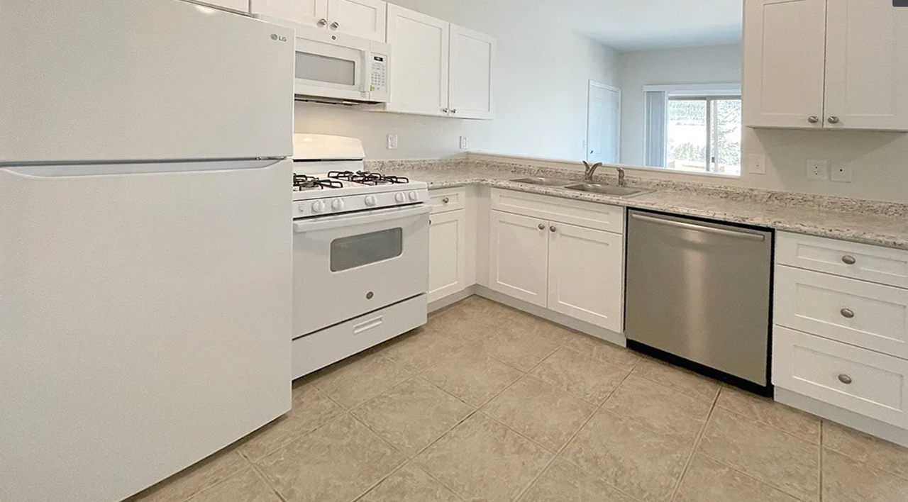 275 Chisholm Way - Photo 5 of 20