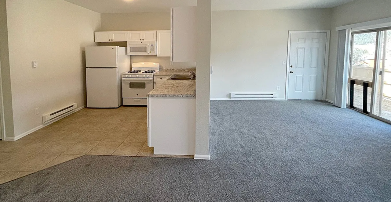 275 Chisholm Way - Photo 6 of 20