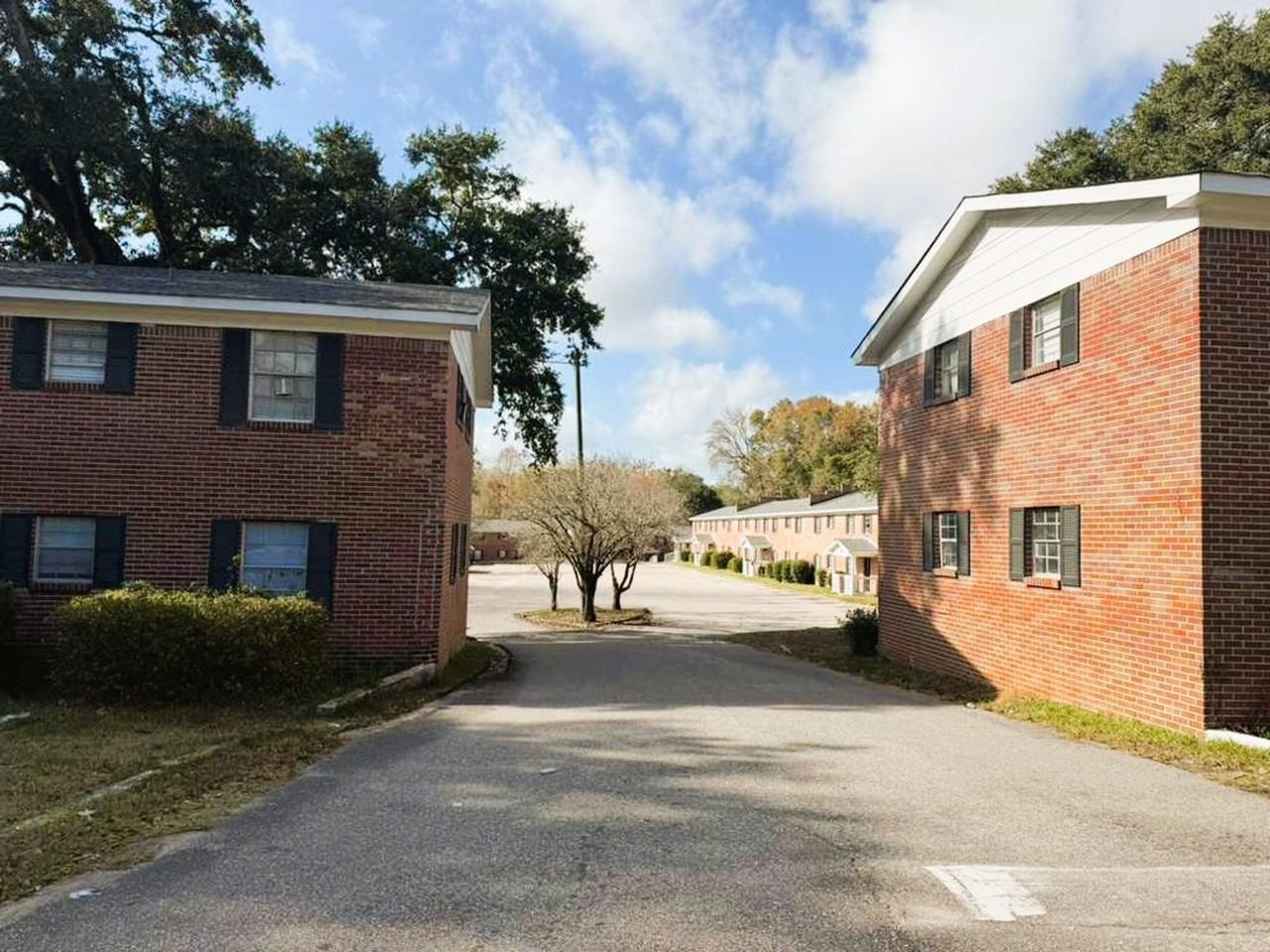 Heritage Oaks @ Navco - Photo 2 of 9