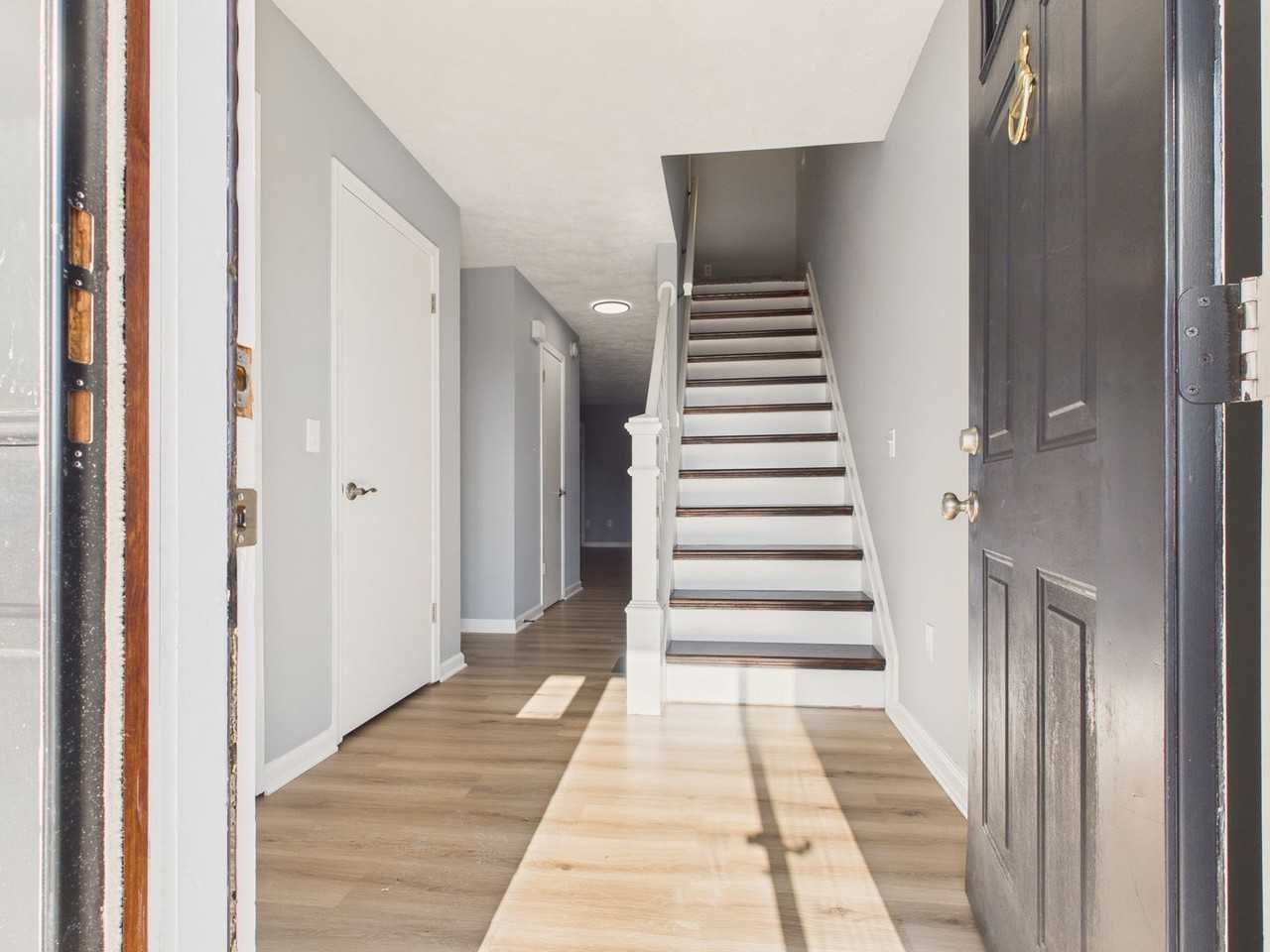 6106 Macarthur Dr - Photo 3 of 50