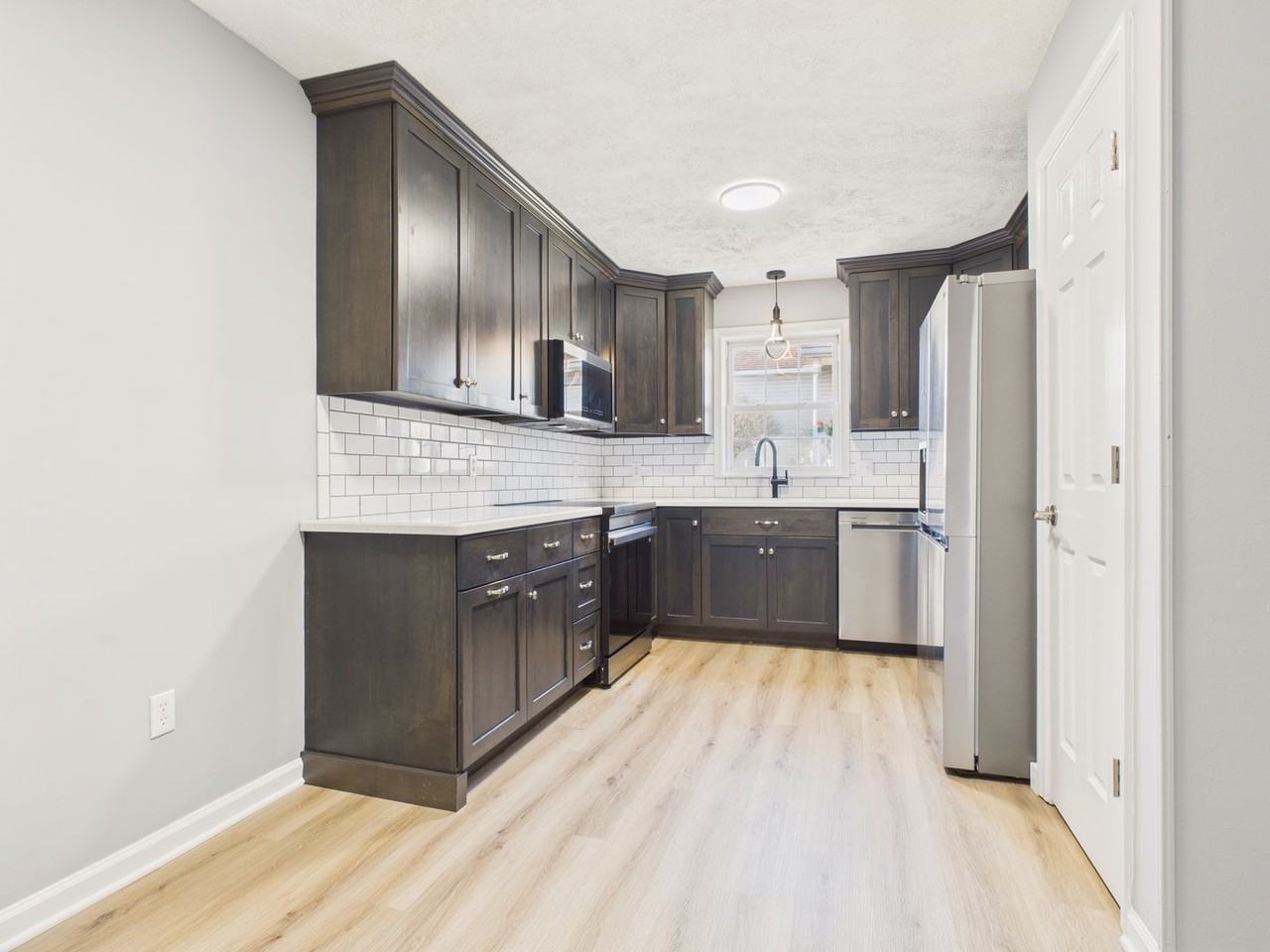 6106 Macarthur Dr - Photo 5 of 50