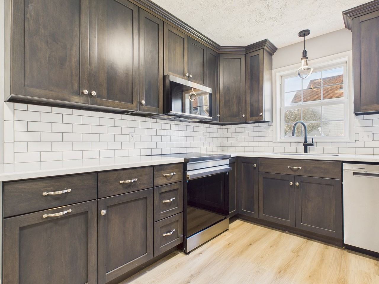 6106 Macarthur Dr - Photo 6 of 50