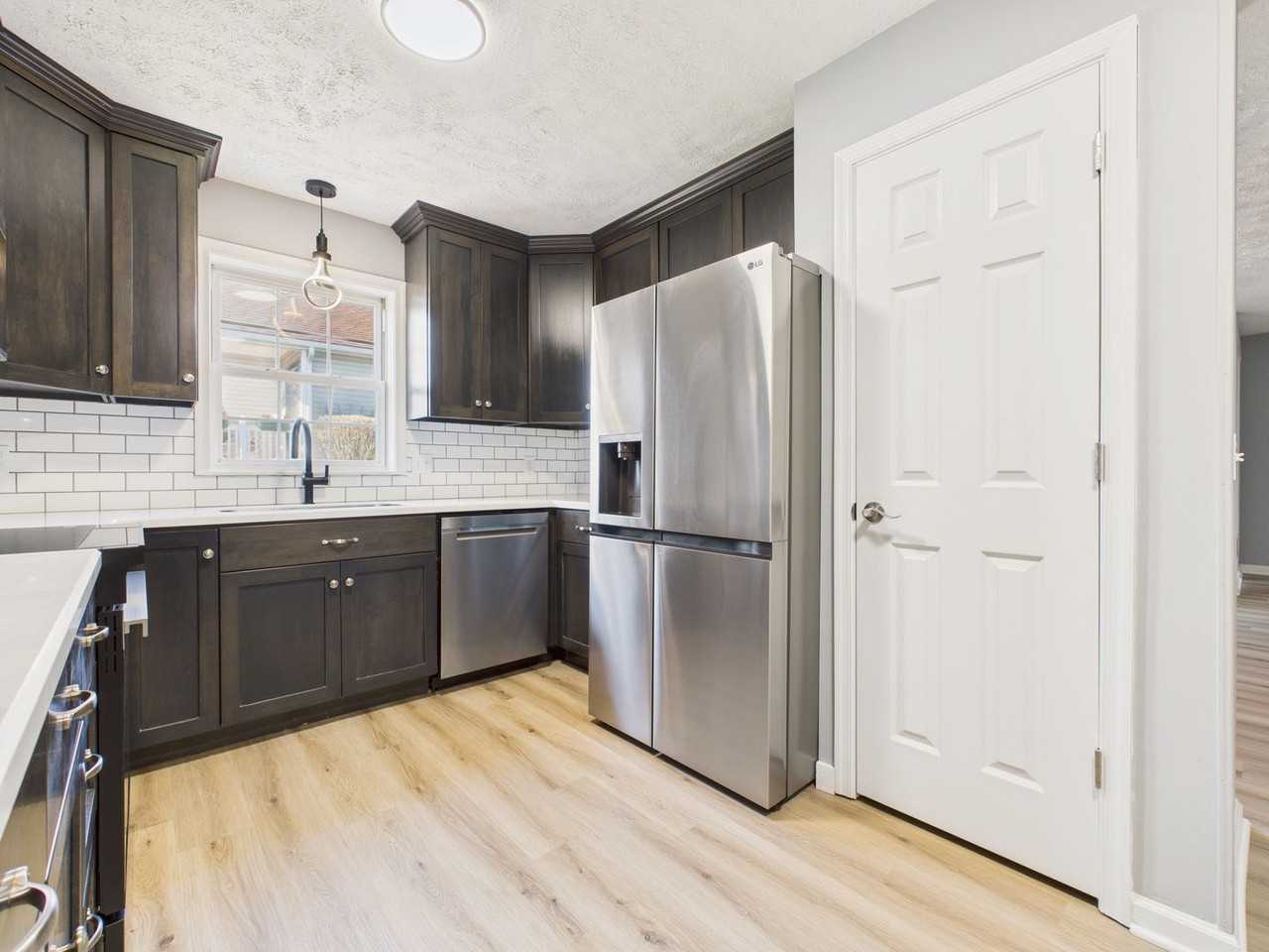 6106 Macarthur Dr - Photo 7 of 50