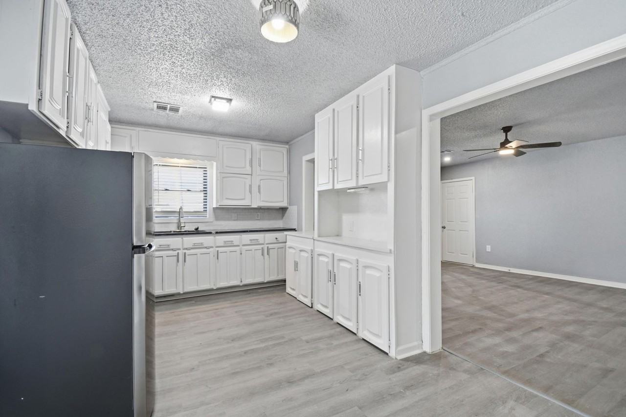 503 E Zion St - Photo 5 of 16