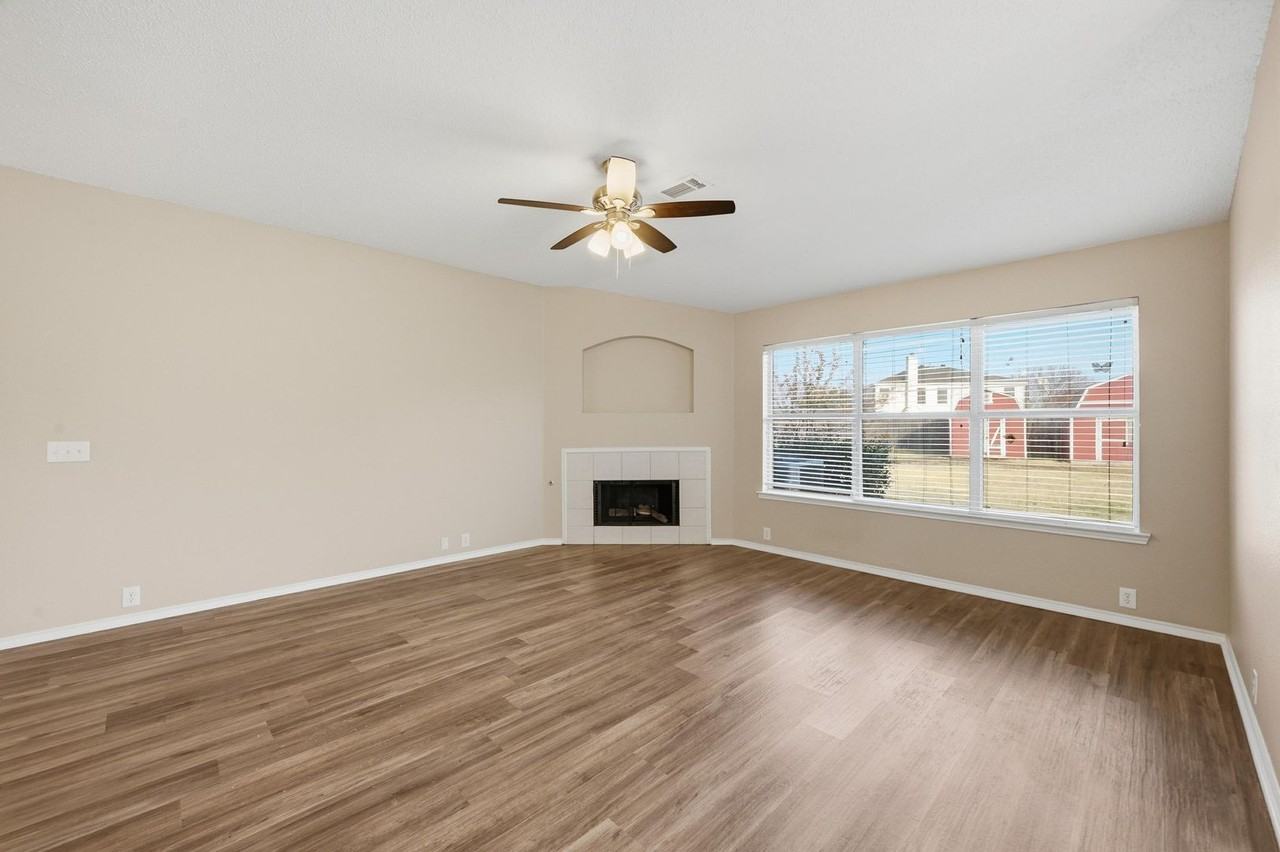 2305 Eagle Mountain Dr - Photo 3 of 17