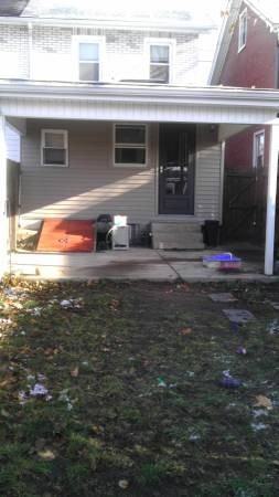 1022 Railroad St - Photo 2 of 8