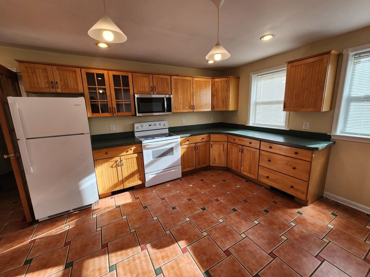 2693 Brooklyn Rd S - Photo 4 of 26