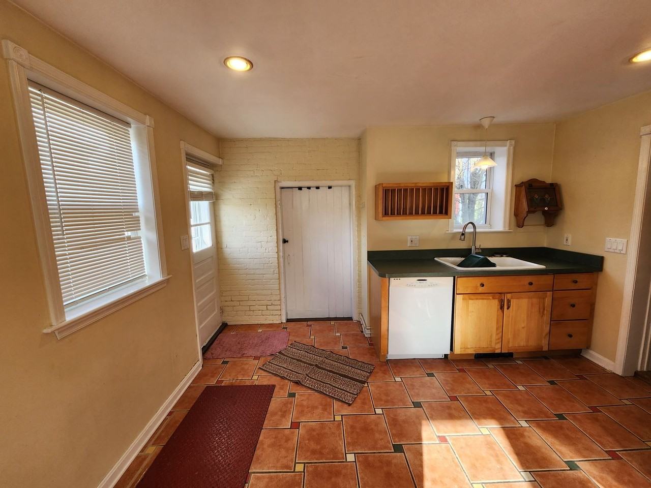 2693 Brooklyn Rd S - Photo 5 of 26