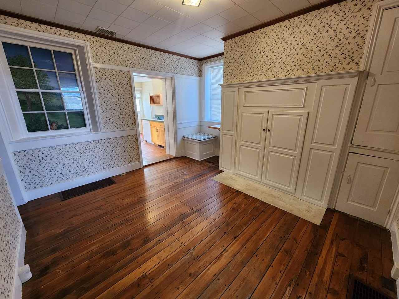 2693 Brooklyn Rd S - Photo 7 of 26