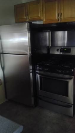 1022 Railroad St - Photo 3 of 8