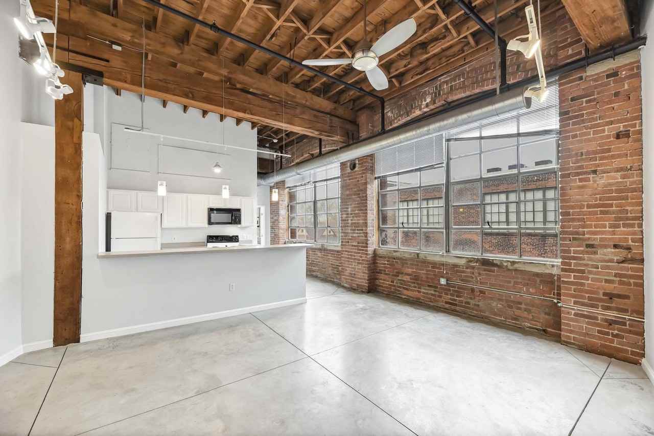 3307 Scranton Rd - Photo 2 of 9