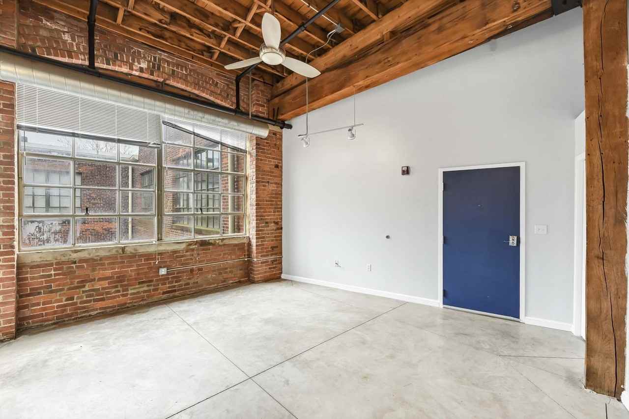 3307 Scranton Rd - Photo 3 of 9