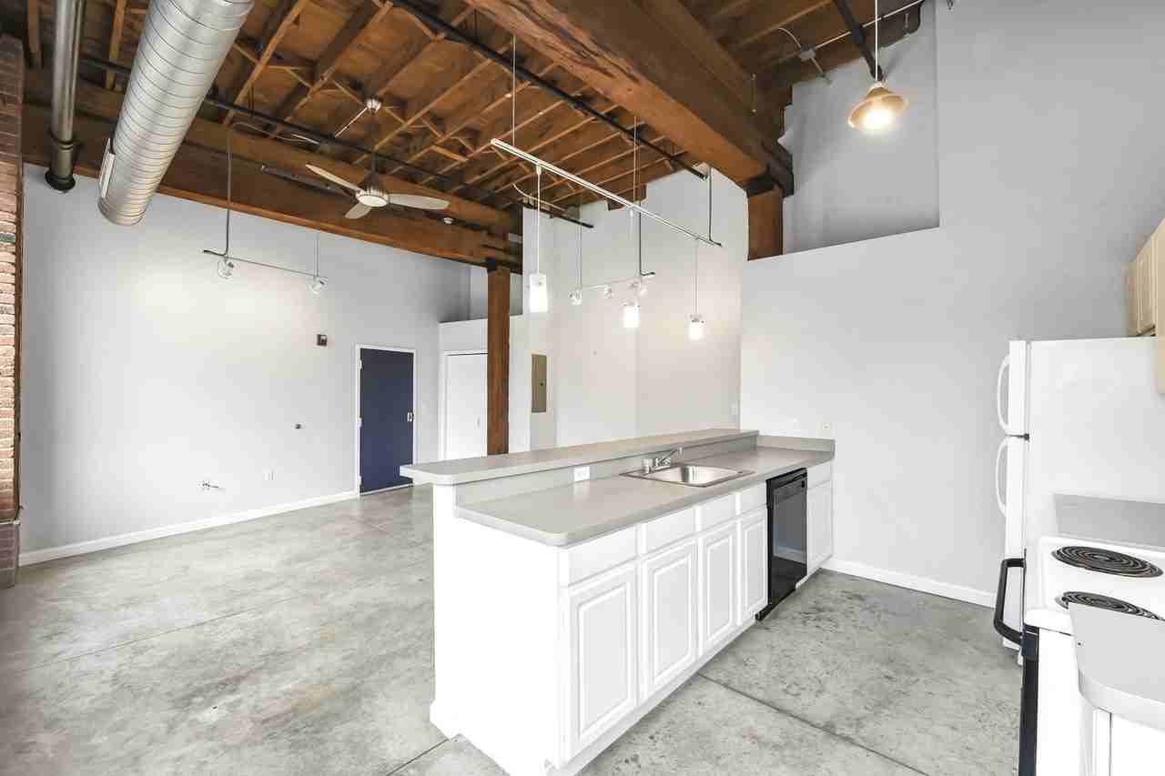 3307 Scranton Rd - Photo 5 of 9