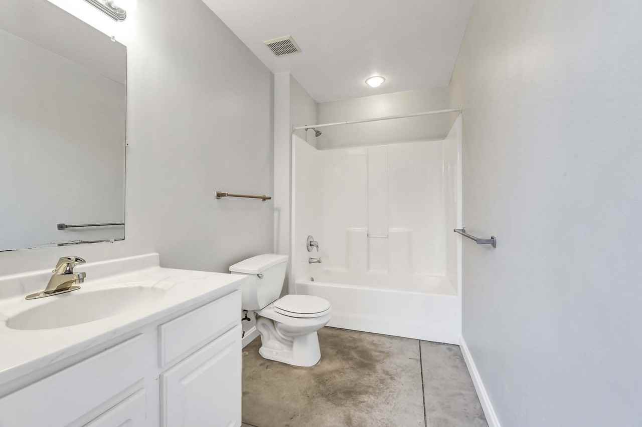 3307 Scranton Rd - Photo 6 of 9