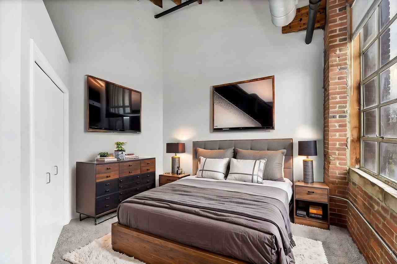 3307 Scranton Rd - Photo 7 of 9