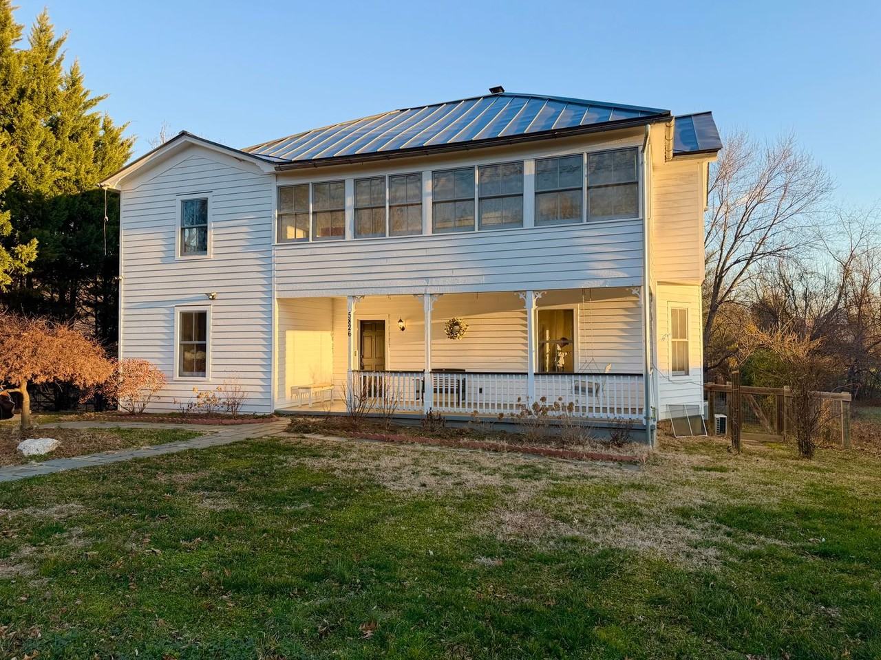 5826 Railroad Ave - Photo 3 of 36