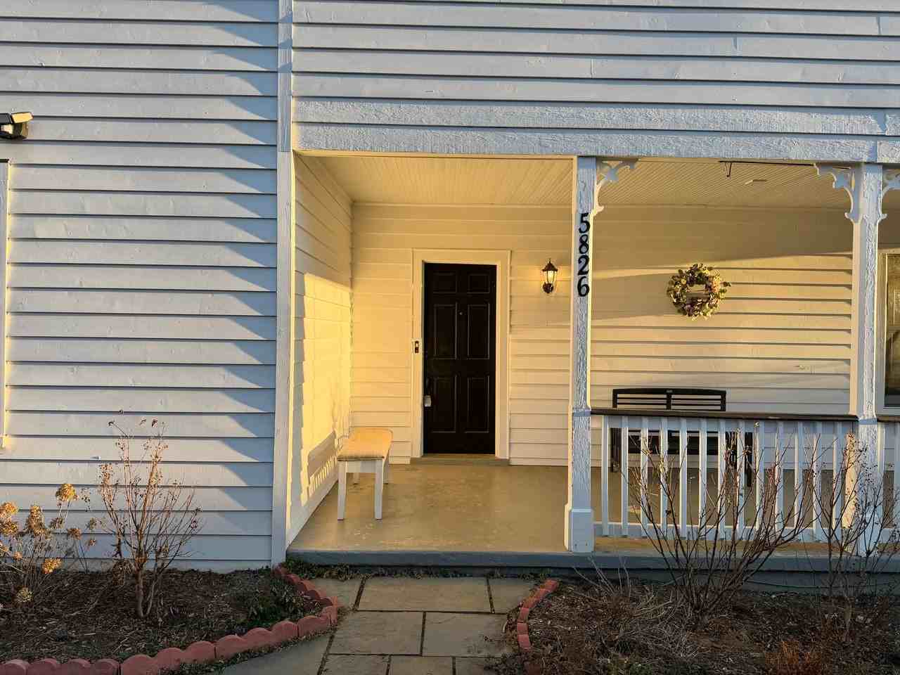 5826 Railroad Ave - Photo 5 of 36