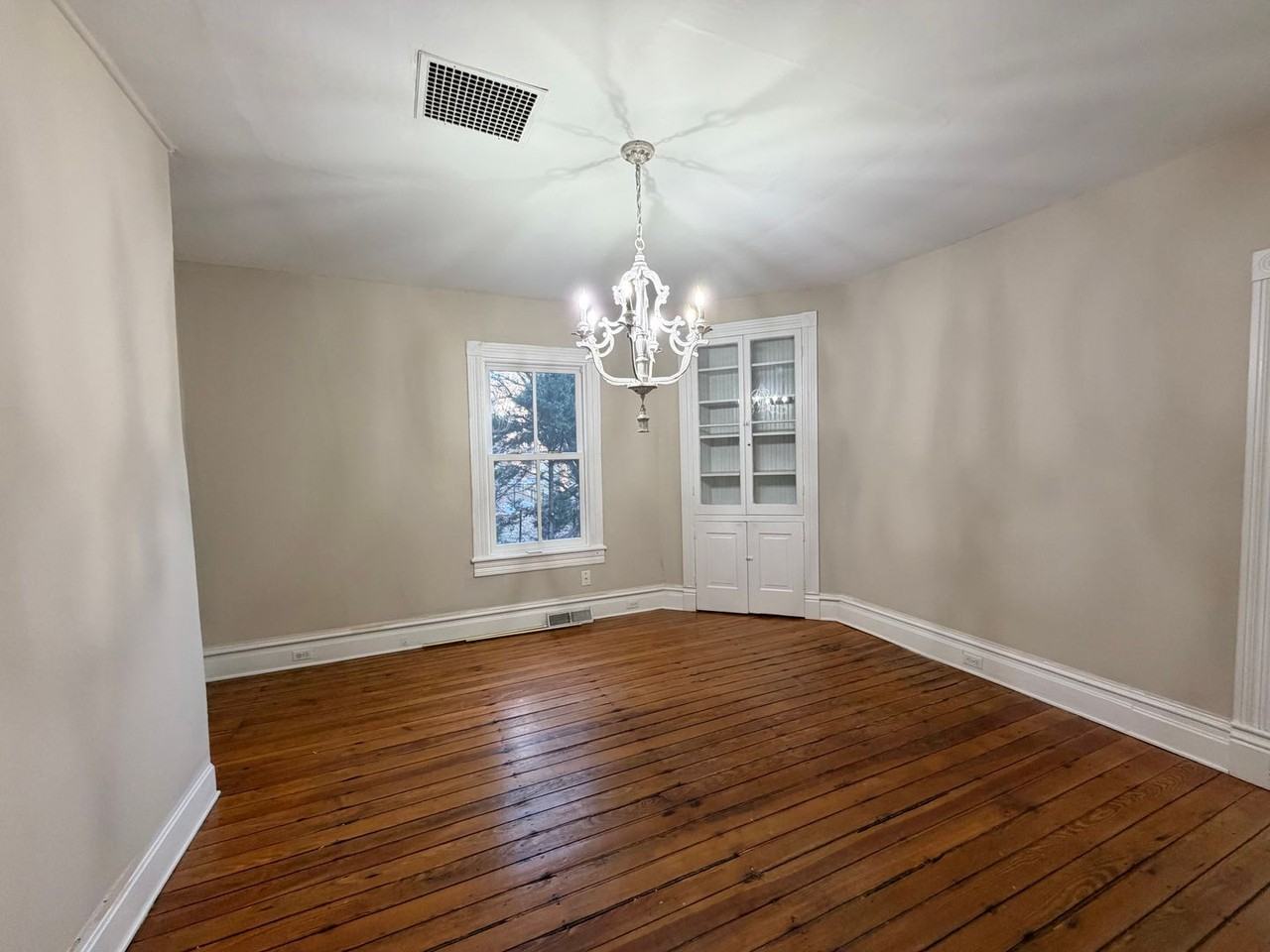 5826 Railroad Ave - Photo 7 of 36