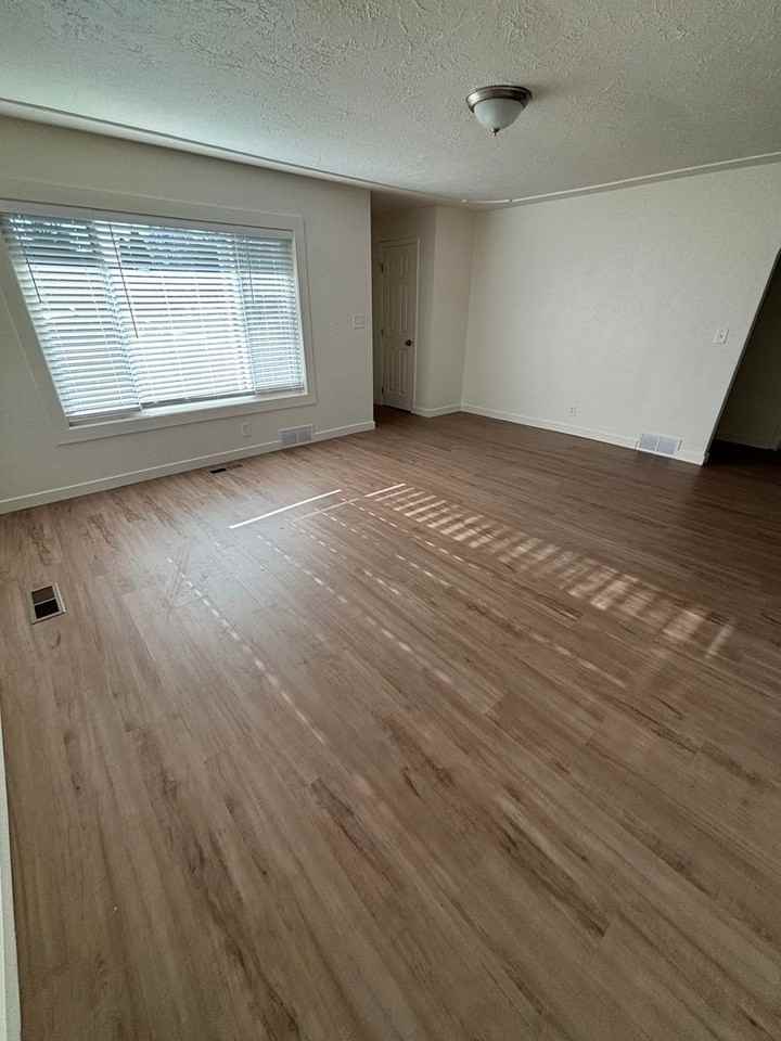 3131 Chester Ave Ne - Photo 5 of 17