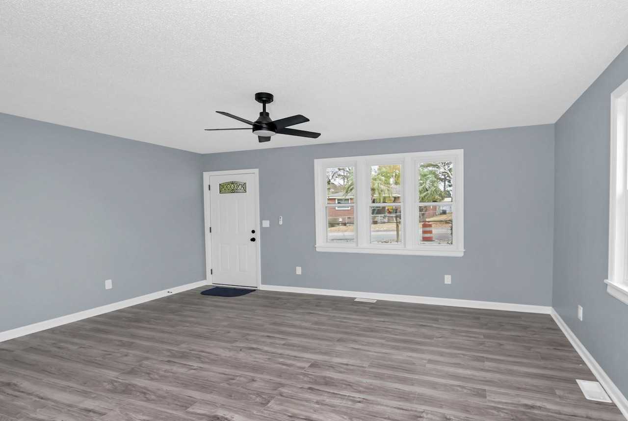 3001 Truman St - Photo 4 of 29