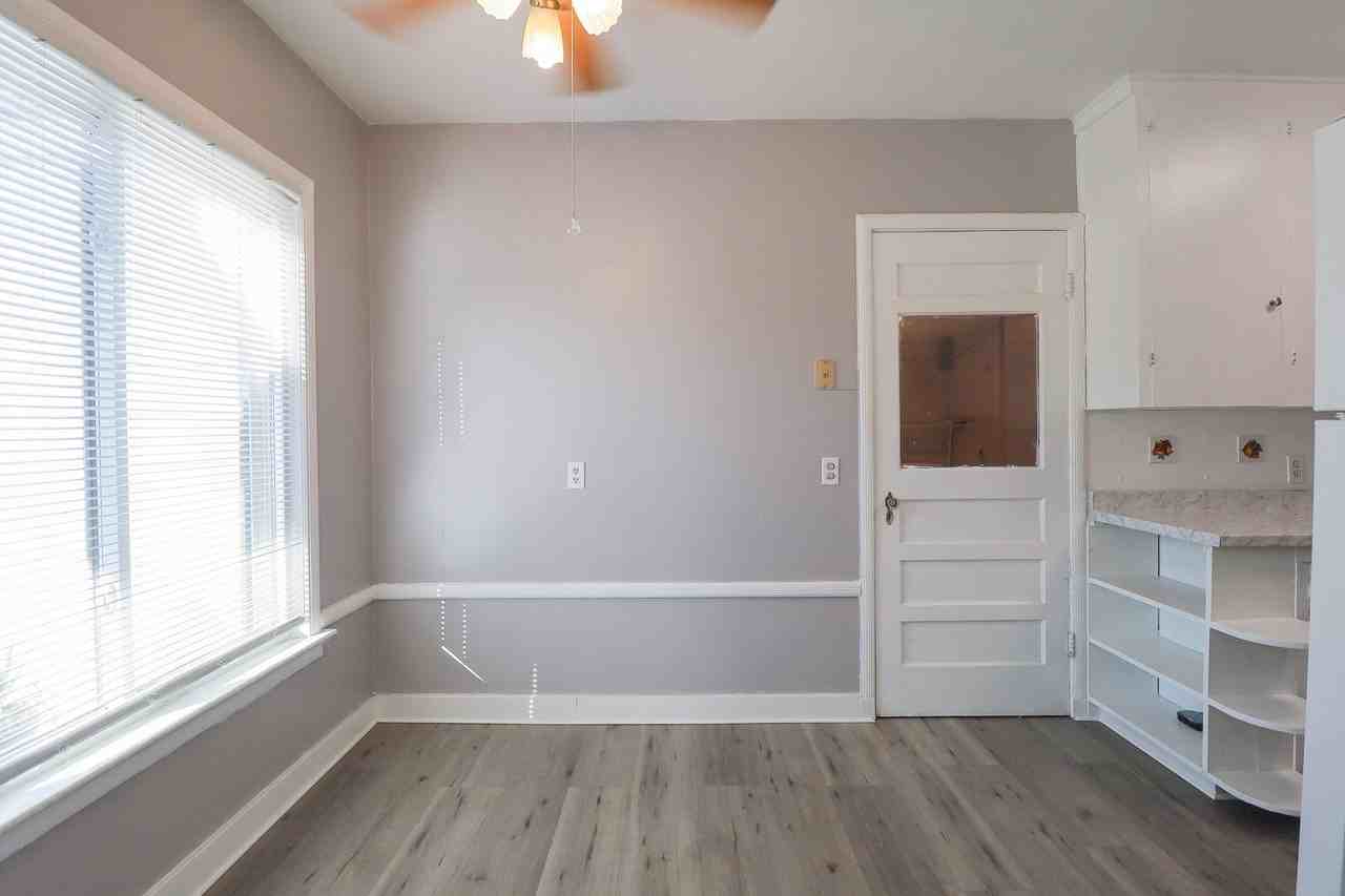 1043 N Harvard Ave - Photo 7 of 23