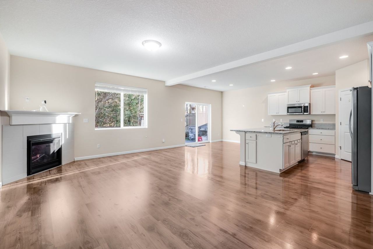 7386 Nw 164th Ave - Photo 2 of 15