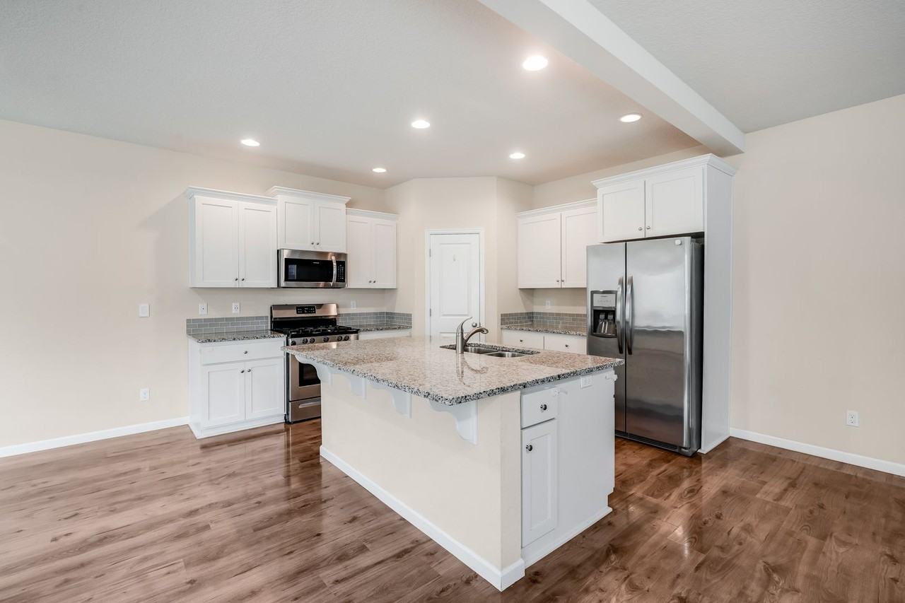 7386 Nw 164th Ave - Photo 3 of 15